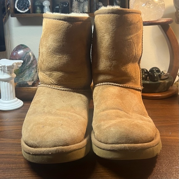UGG Australia Short Classic Boot - Picture 4 of 13